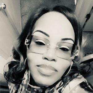 Meet your Posher, Alithia